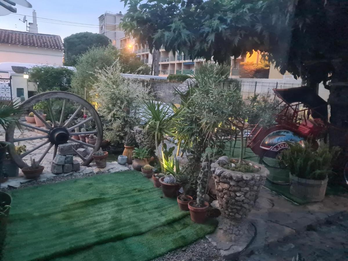 Site Paradis Rue Colibri Avignon Ngoại thất bức ảnh